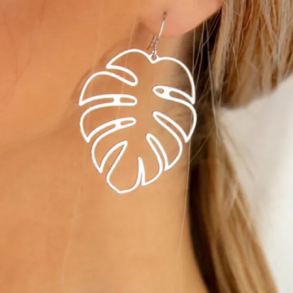 Jewelry - Silver plated bohemian palm leaf earrings